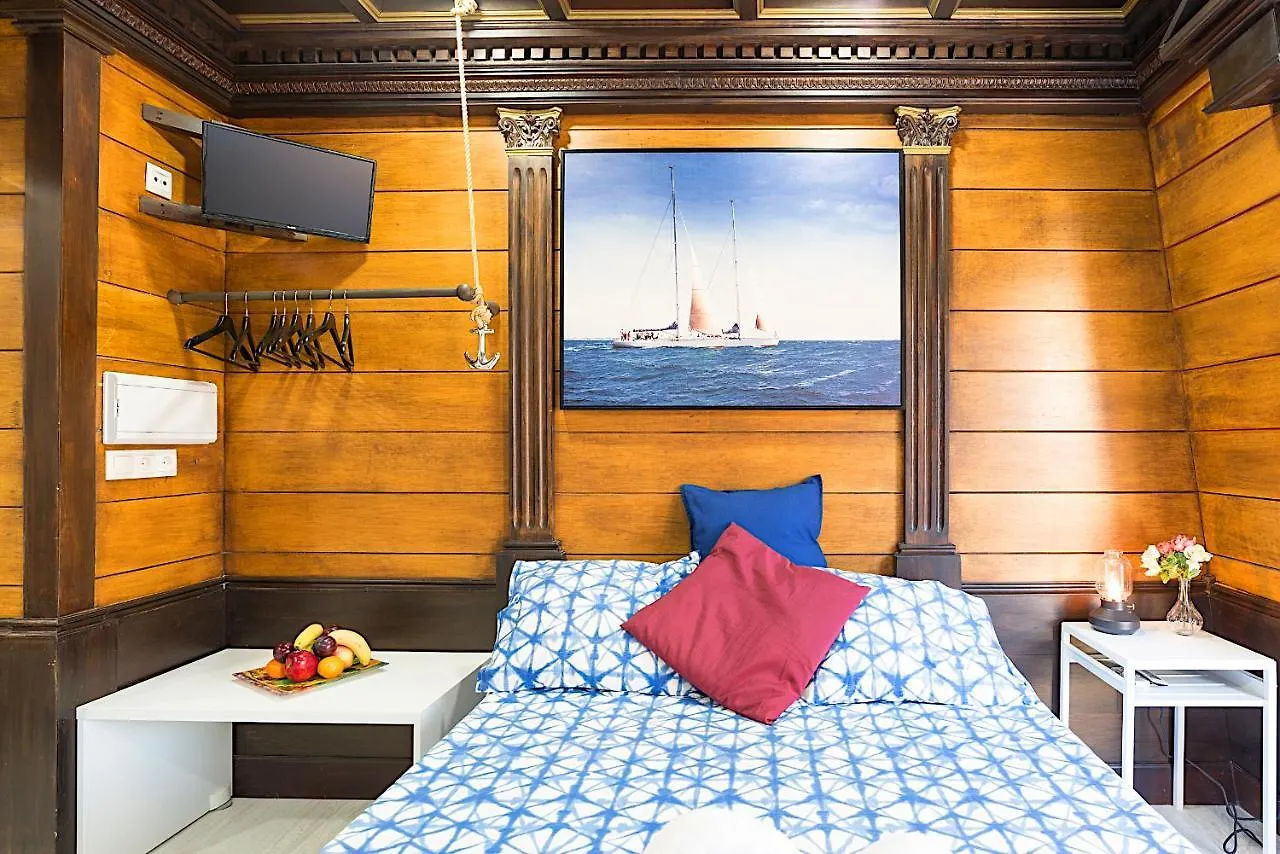 Citycenter Pirates Room, Young People Only Malaga Hiszpania