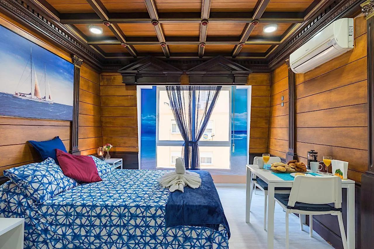 Citycenter Pirates Room, Young People Only Malaga Apartament