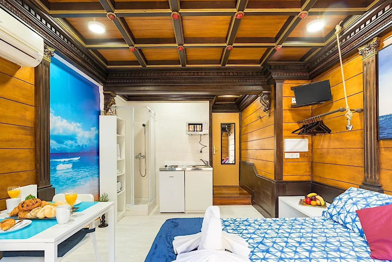 Citycenter Pirates Room, Young People Only Malaga
